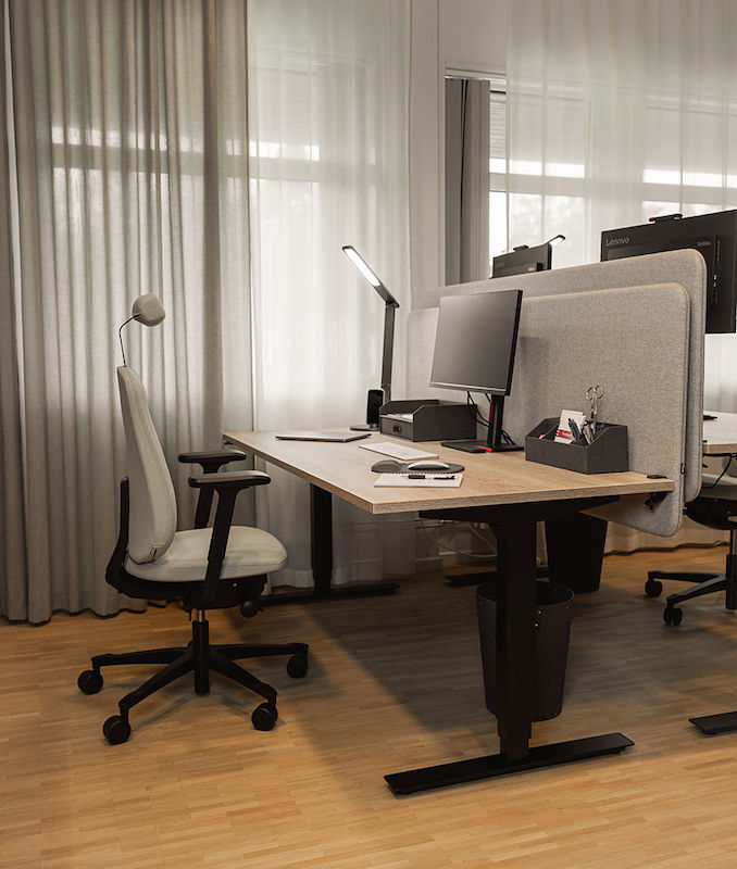 Kontorstol Höganäs 280, med nakkestøtte og armlener